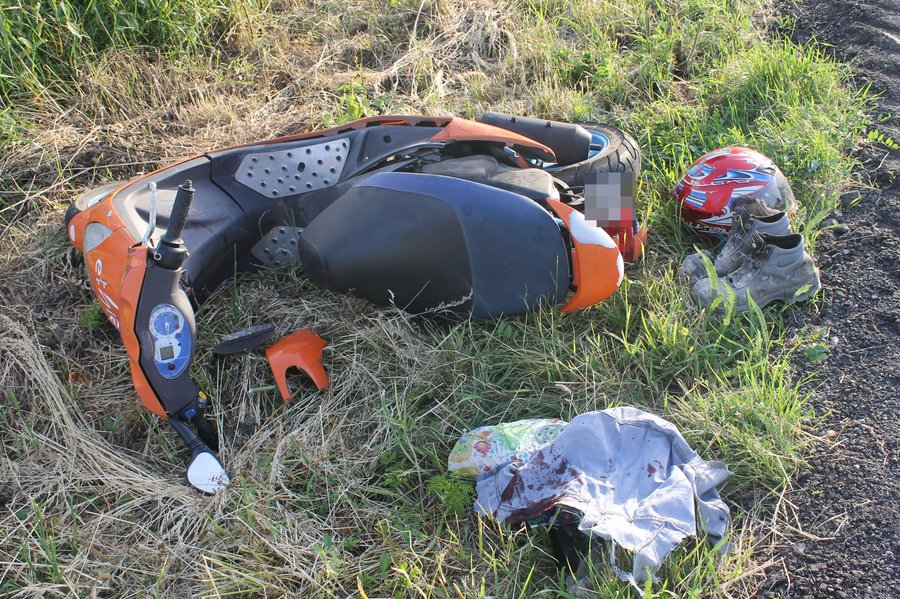 Motorowerzysta uderzył w cysternę