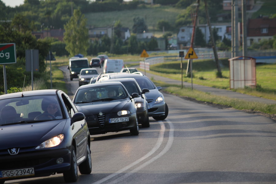Motorowerzysta uderzył w cysternę