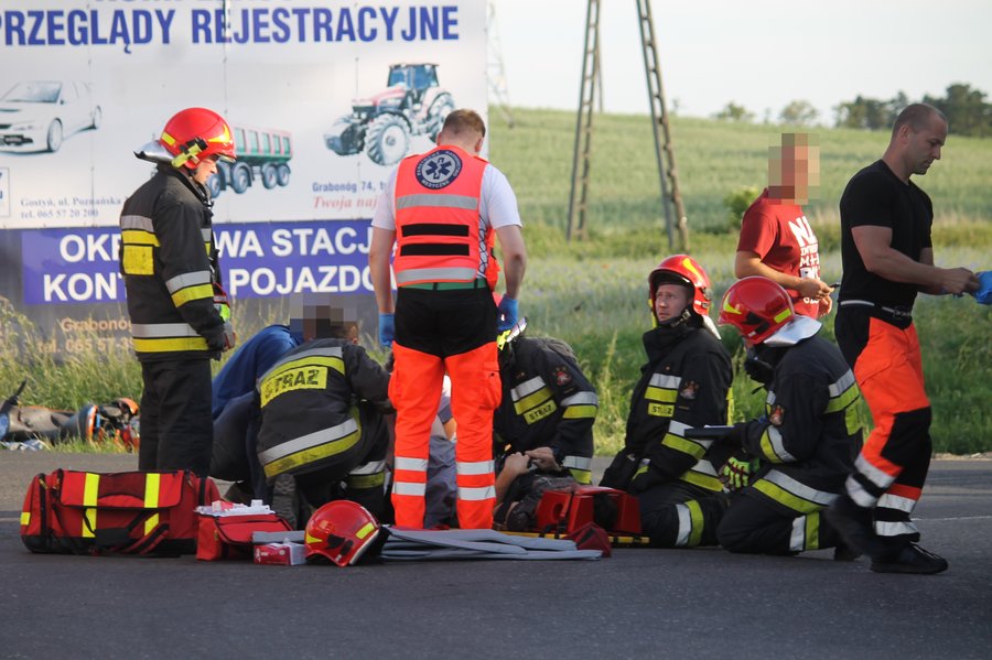 Motorowerzysta uderzył w cysternę
