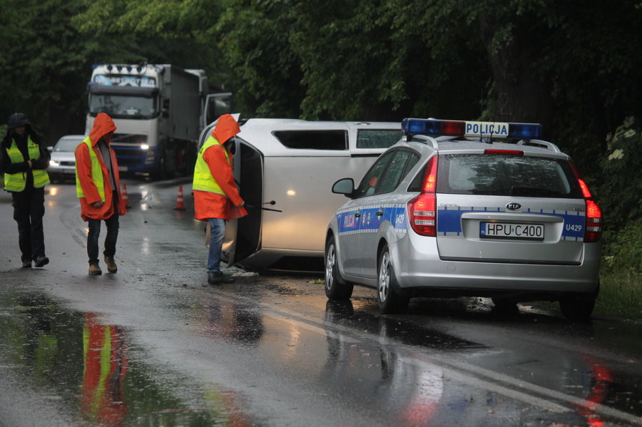 Wypadek w Szelejewie. Kierowca w ciężkim stanie