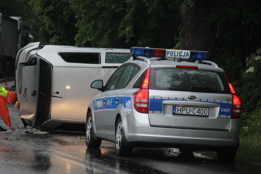 Wypadek w Szelejewie. Kierowca w ciężkim stanie