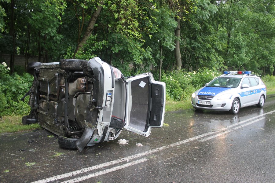Wypadek w Szelejewie. Kierowca w ciężkim stanie