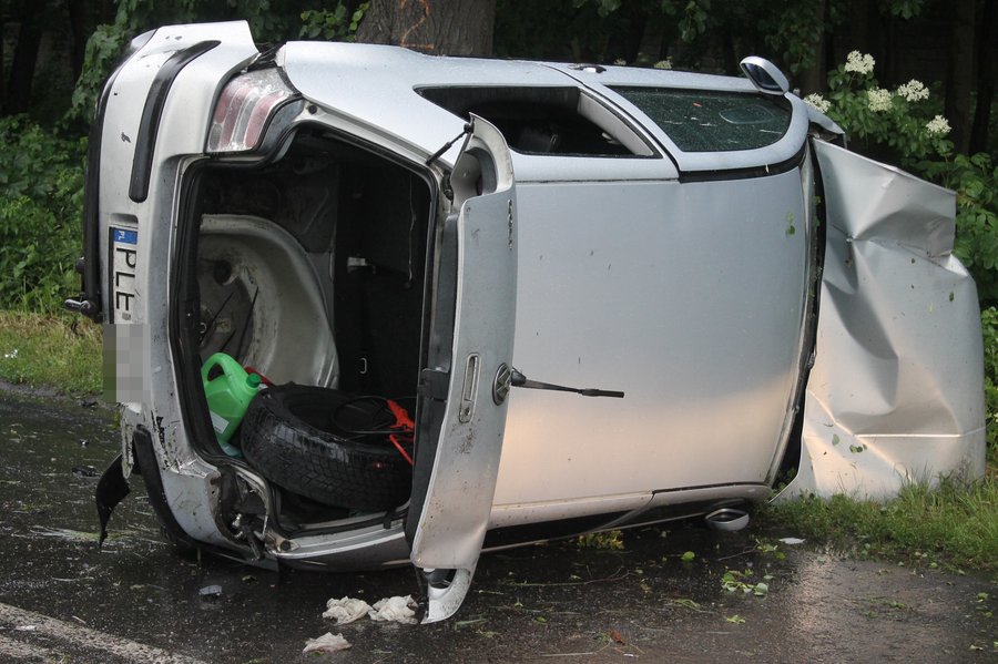 Wypadek w Szelejewie. Kierowca w ciężkim stanie
