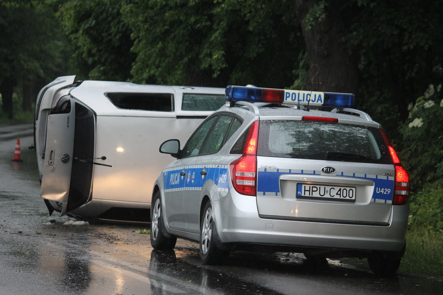 Wypadek w Szelejewie. Kierowca w ciężkim stanie