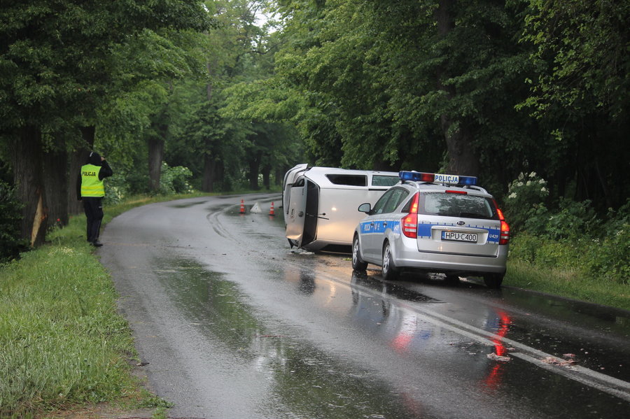 Wypadek w Szelejewie. Kierowca w ciężkim stanie