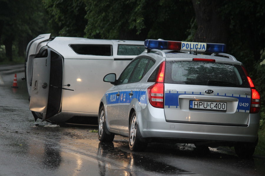 Wypadek w Szelejewie. Kierowca w ciężkim stanie