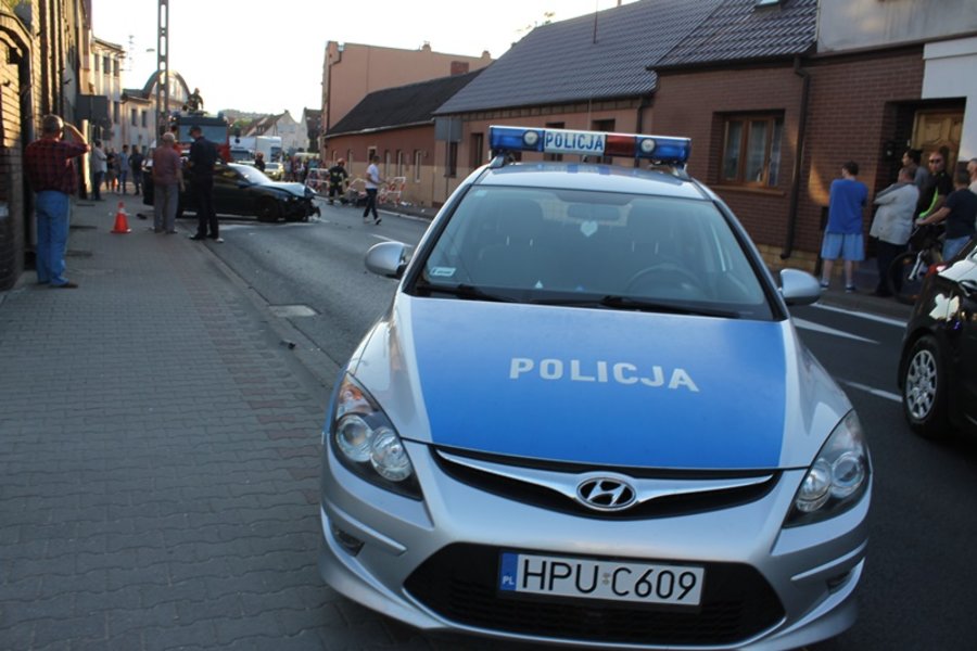 Porzucił auto i uciekał pieszo. Był pijany