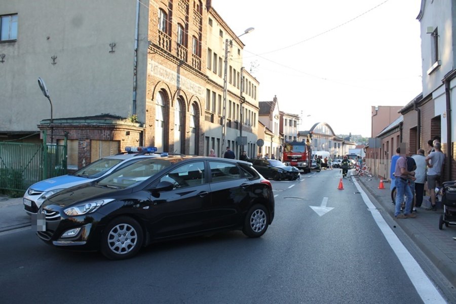 Porzucił auto i uciekał pieszo. Był pijany