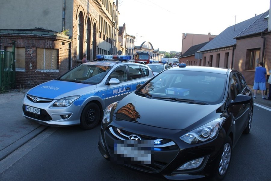 Porzucił auto i uciekał pieszo. Był pijany