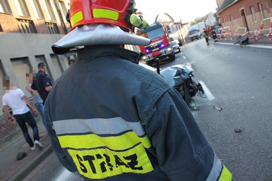 Porzucił auto i uciekał pieszo. Był pijany