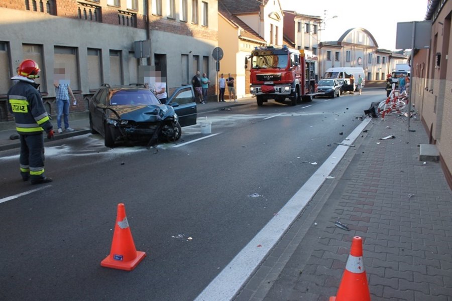 Porzucił auto i uciekał pieszo. Był pijany
