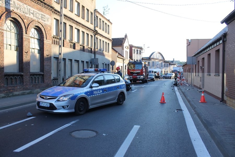 Porzucił auto i uciekał pieszo. Był pijany