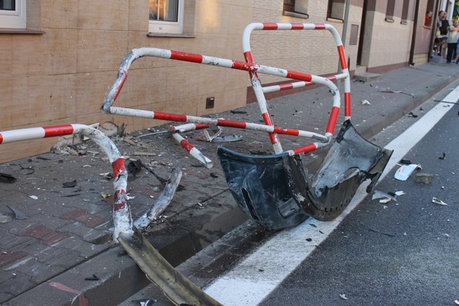 Porzucił auto i uciekał pieszo. Był pijany