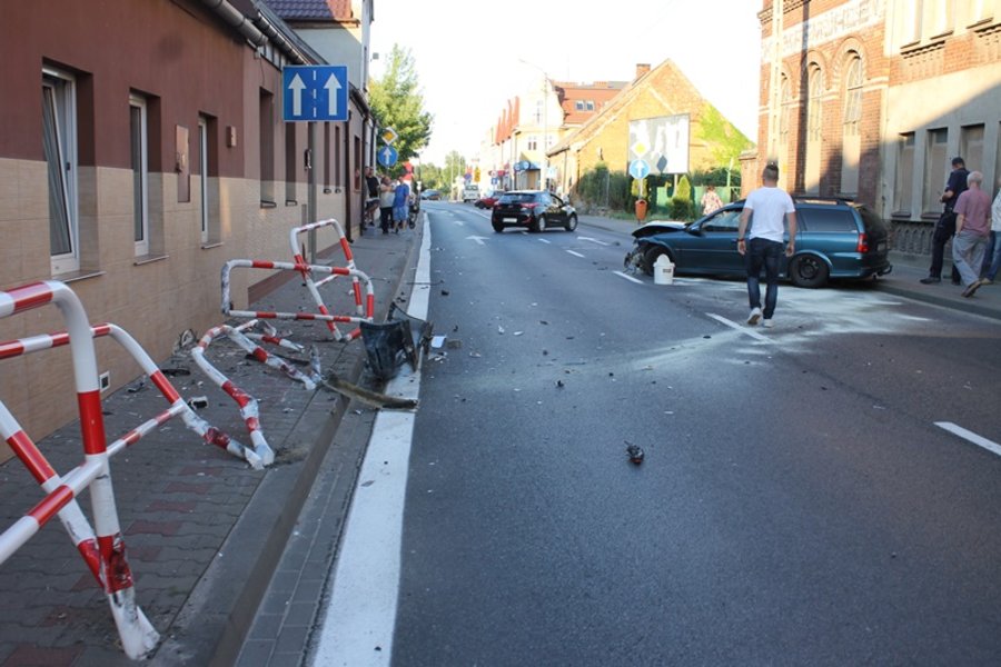 Porzucił auto i uciekał pieszo. Był pijany