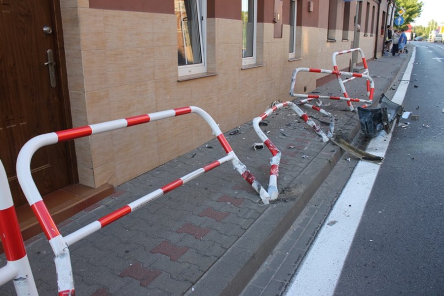 Porzucił auto i uciekał pieszo. Był pijany