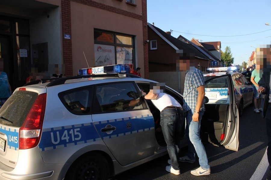 Porzucił auto i uciekał pieszo. Był pijany