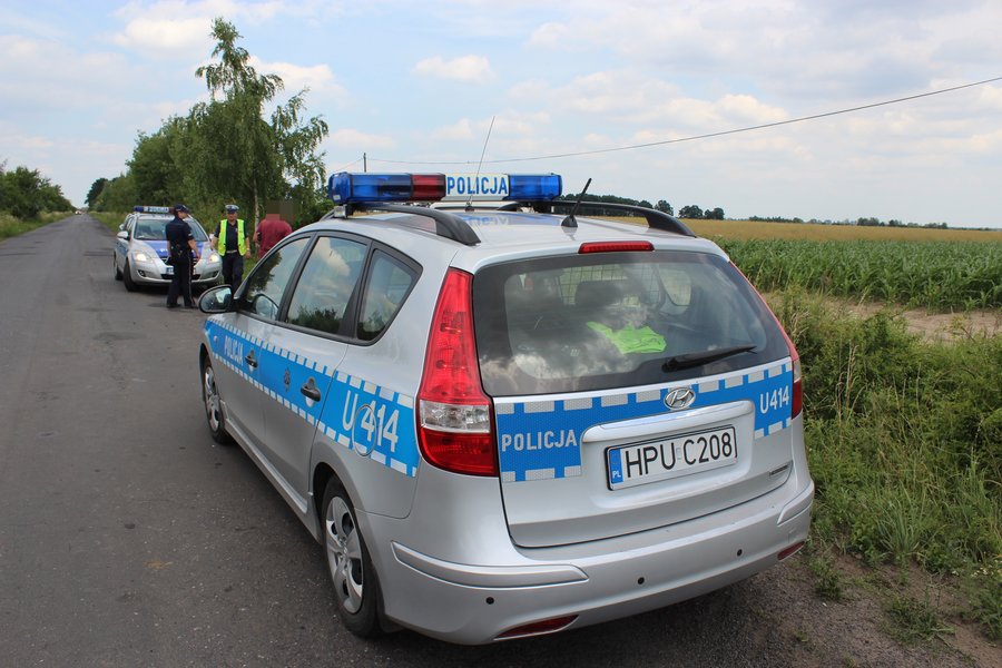 Bus uderzył w skarpę. Dwie osoby ranne