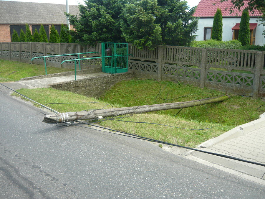 Wiatr porywał namioty pielgrzymów