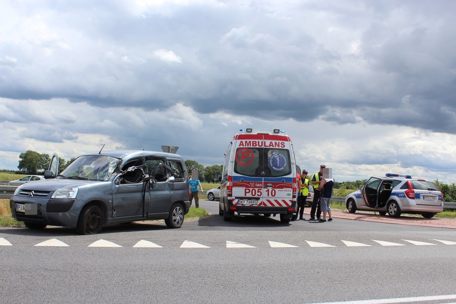 Poszkodowany kierowca i dziecko