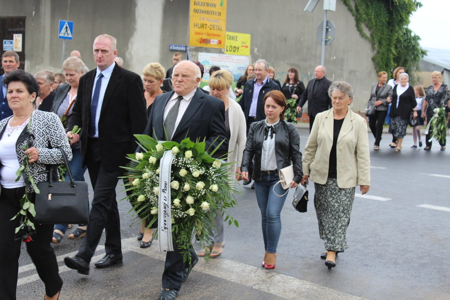 Tłumy żegnały księdza