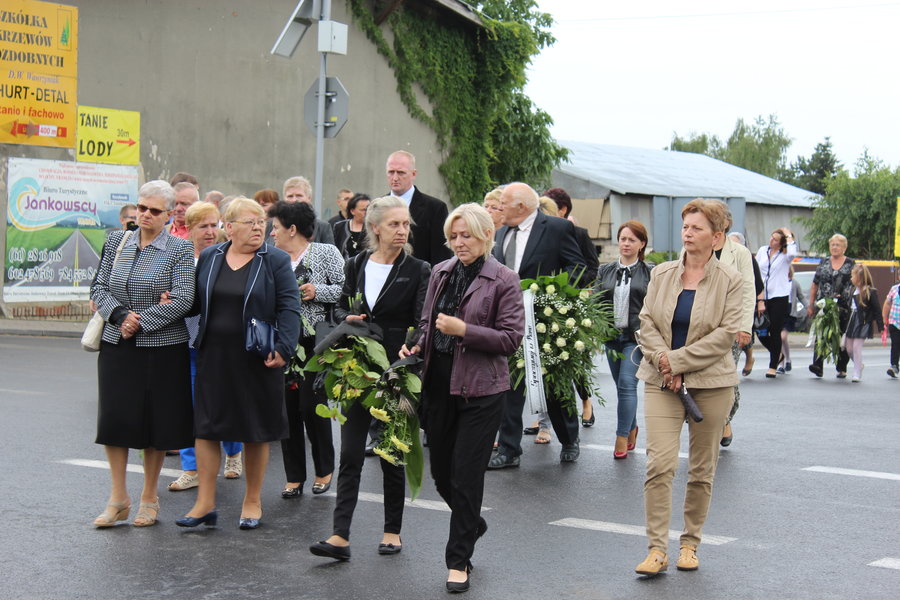 Tłumy żegnały księdza
