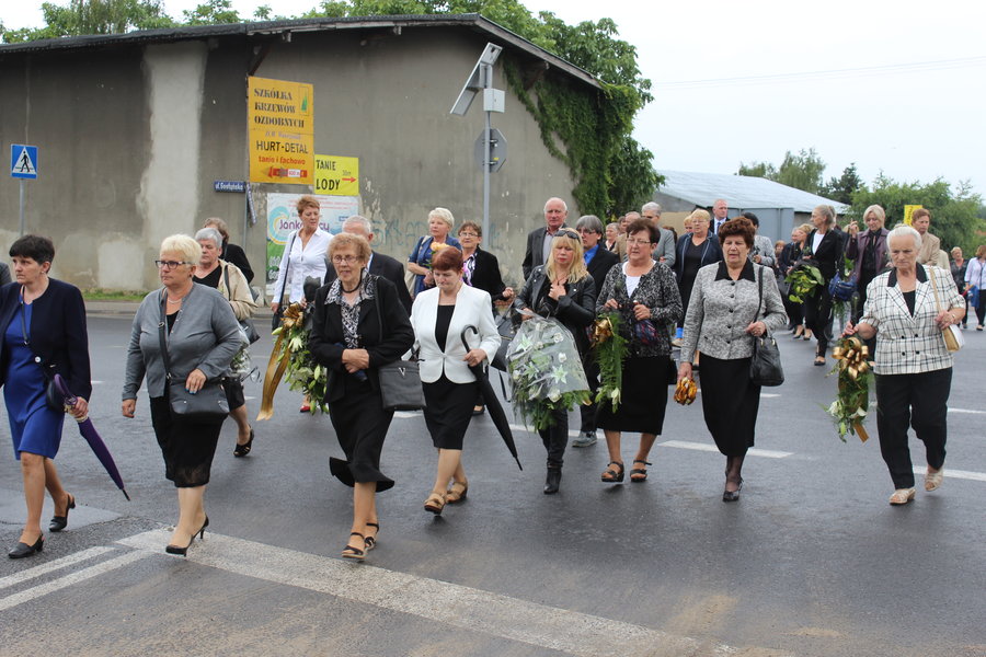 Tłumy żegnały księdza