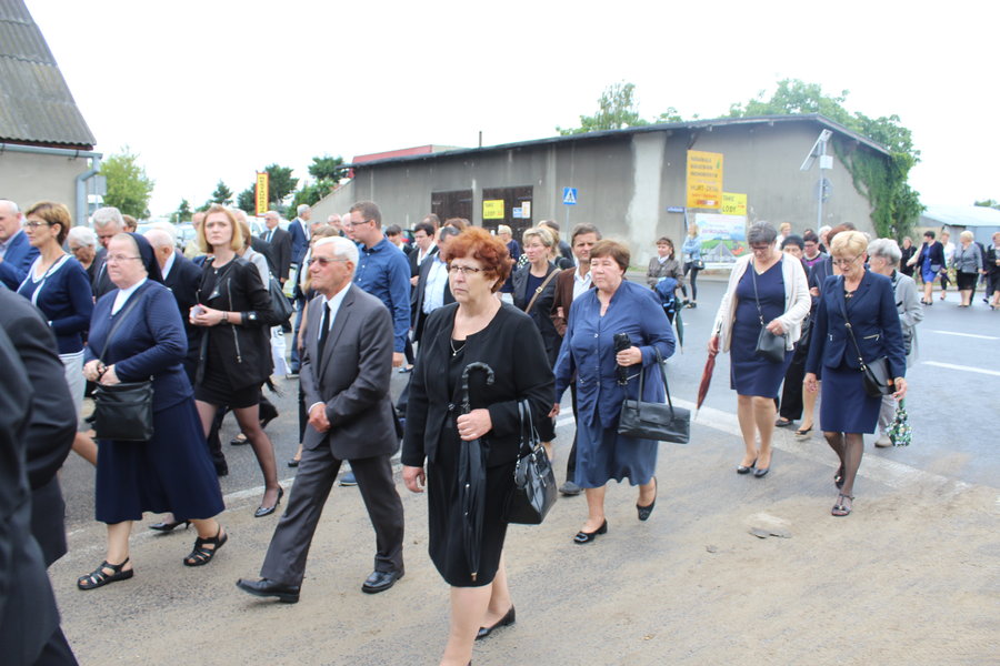Tłumy żegnały księdza