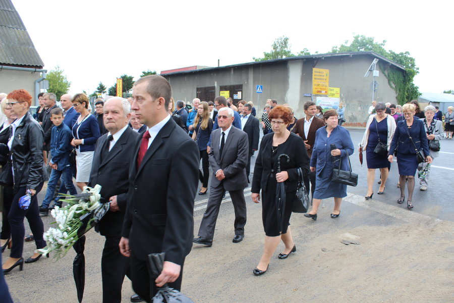 Tłumy żegnały księdza