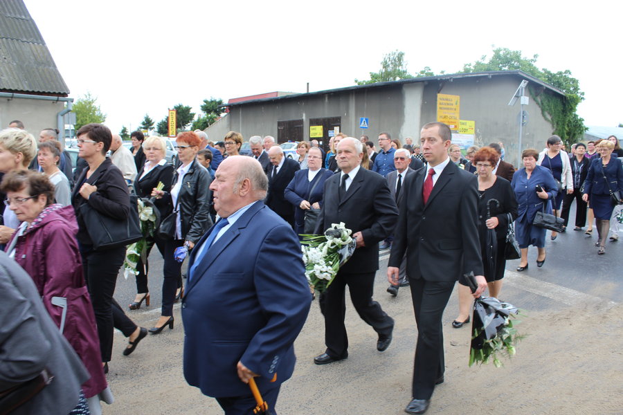 Tłumy żegnały księdza