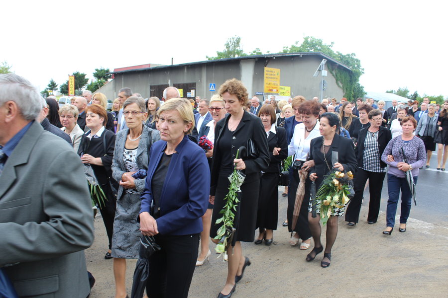 Tłumy żegnały księdza
