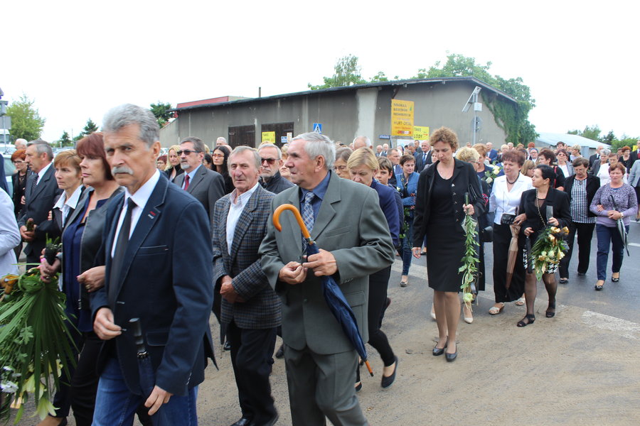 Tłumy żegnały księdza