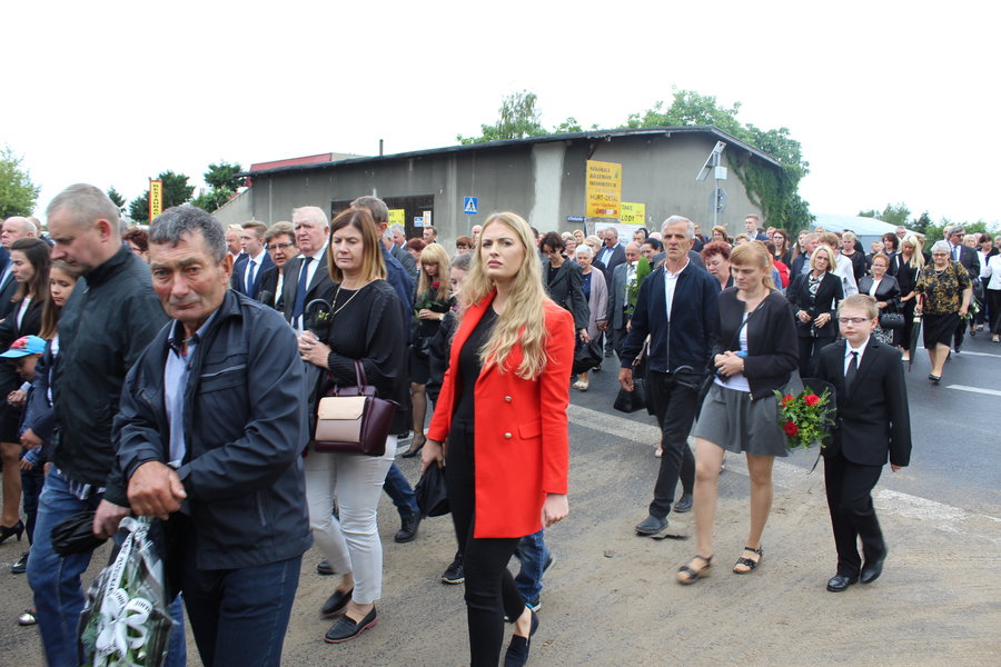 Tłumy żegnały księdza