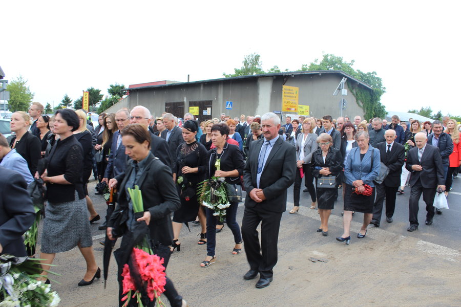 Tłumy żegnały księdza