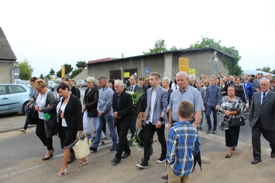 Tłumy żegnały księdza