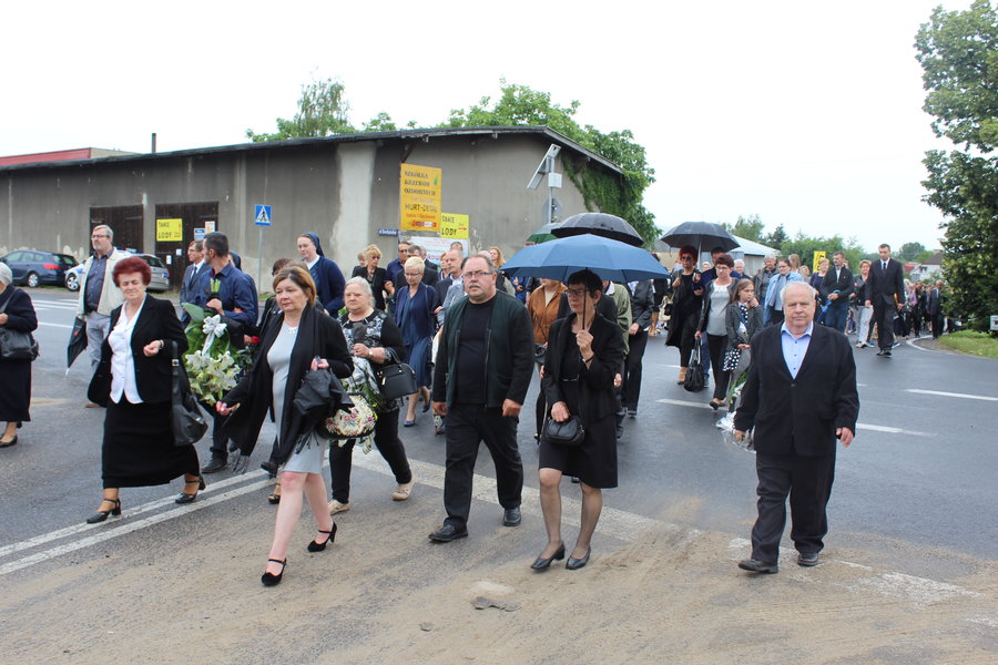 Tłumy żegnały księdza