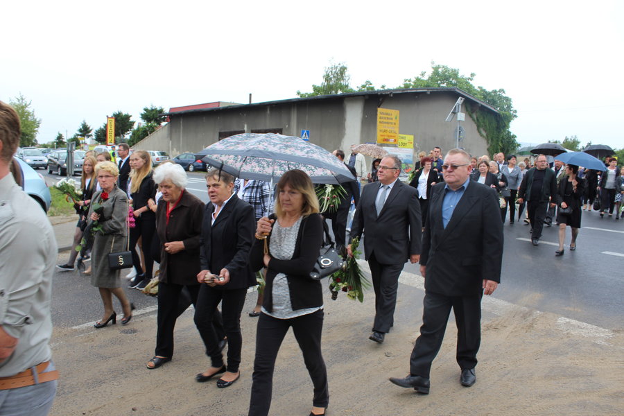 Tłumy żegnały księdza