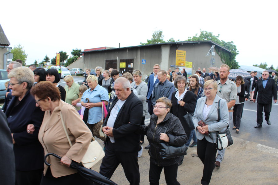 Tłumy żegnały księdza