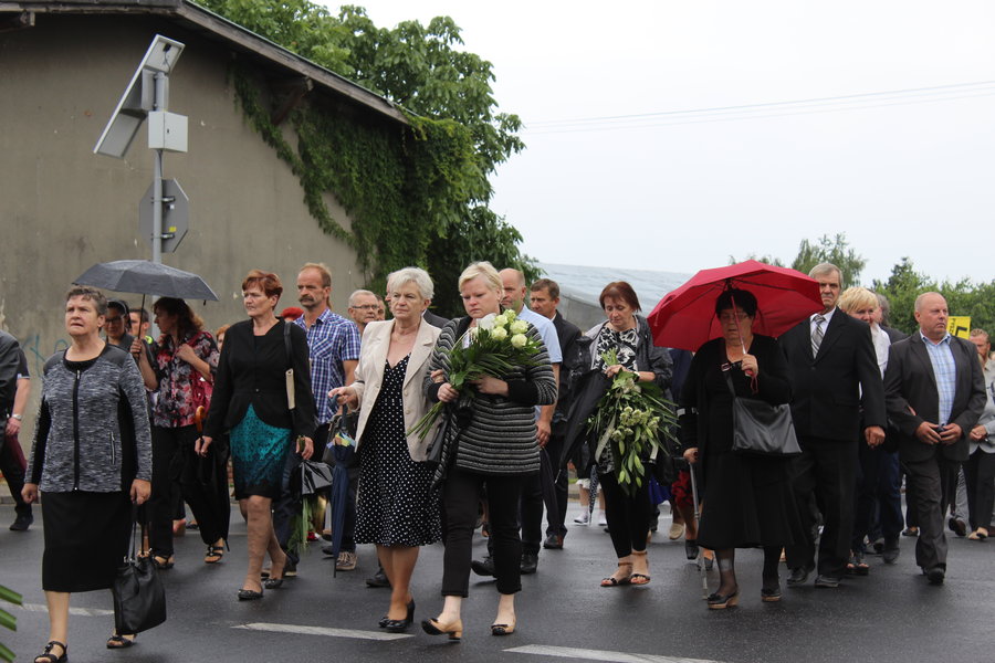 Tłumy żegnały księdza