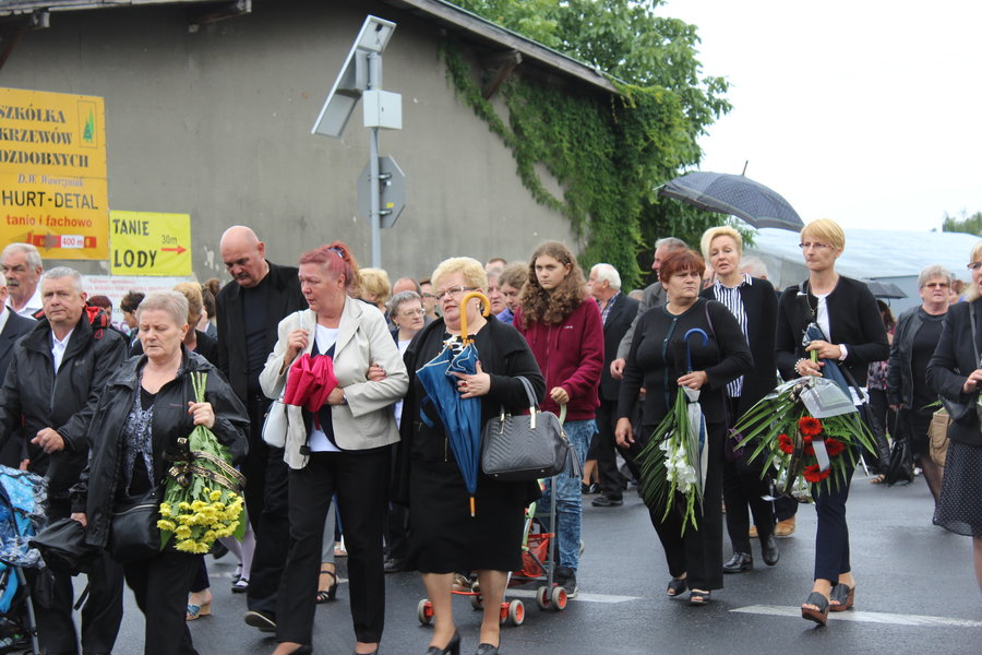 Tłumy żegnały księdza