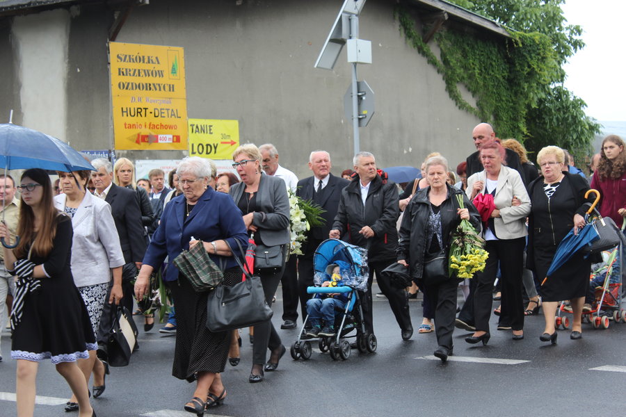 Tłumy żegnały księdza