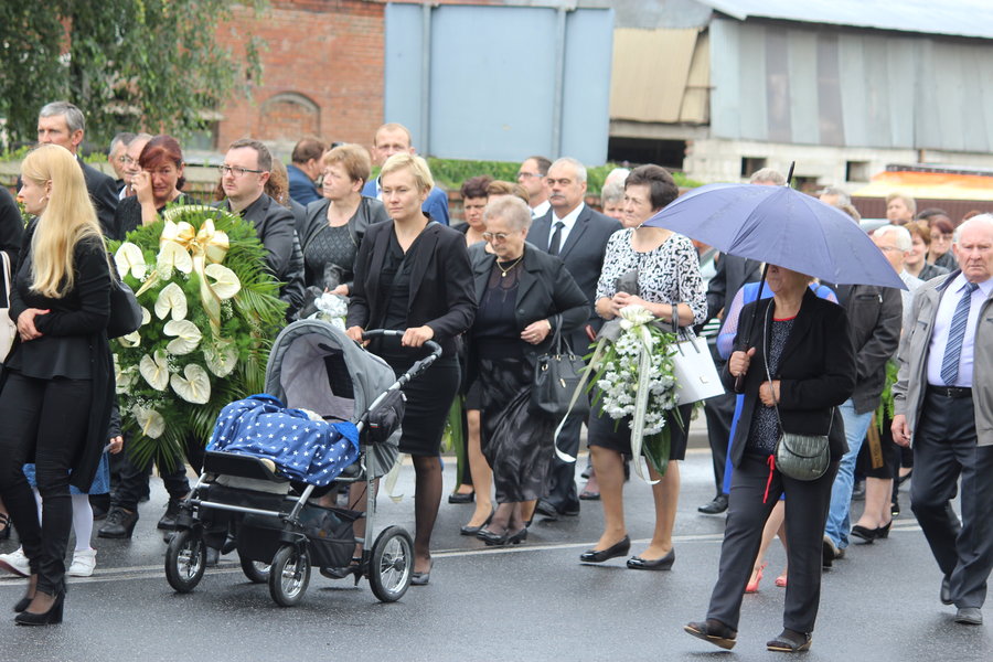 Tłumy żegnały księdza