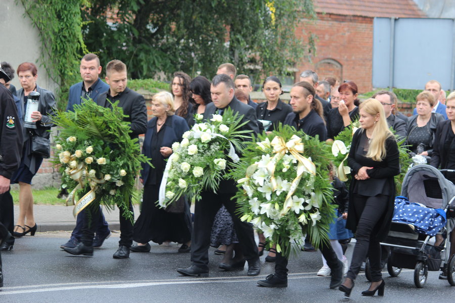 Tłumy żegnały księdza