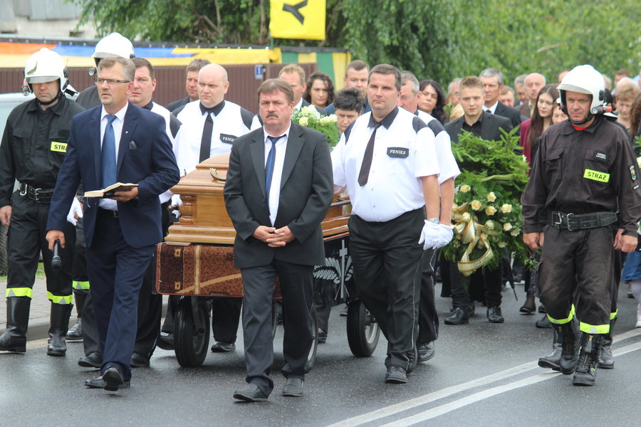 Tłumy żegnały księdza