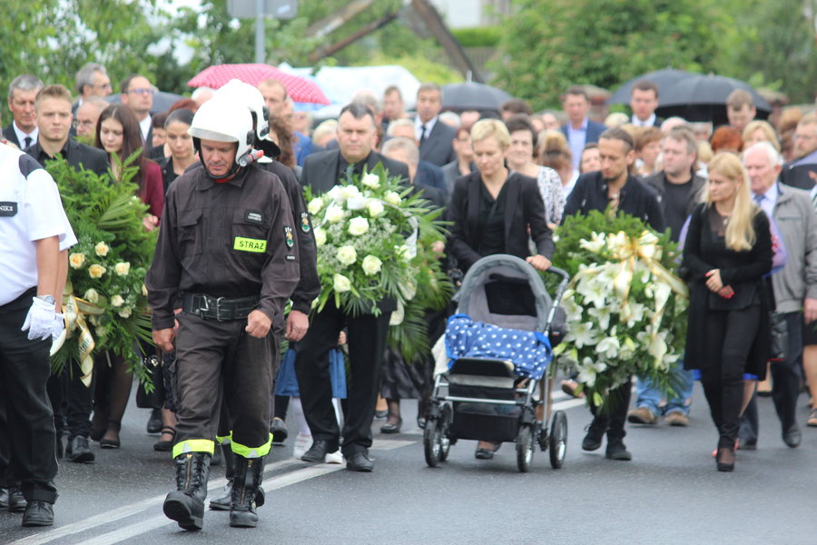 Tłumy żegnały księdza