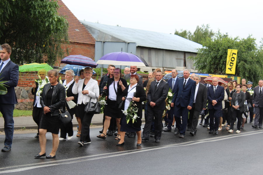 Tłumy żegnały księdza