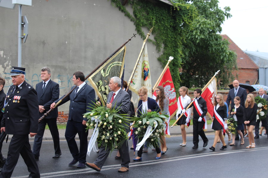 Tłumy żegnały księdza