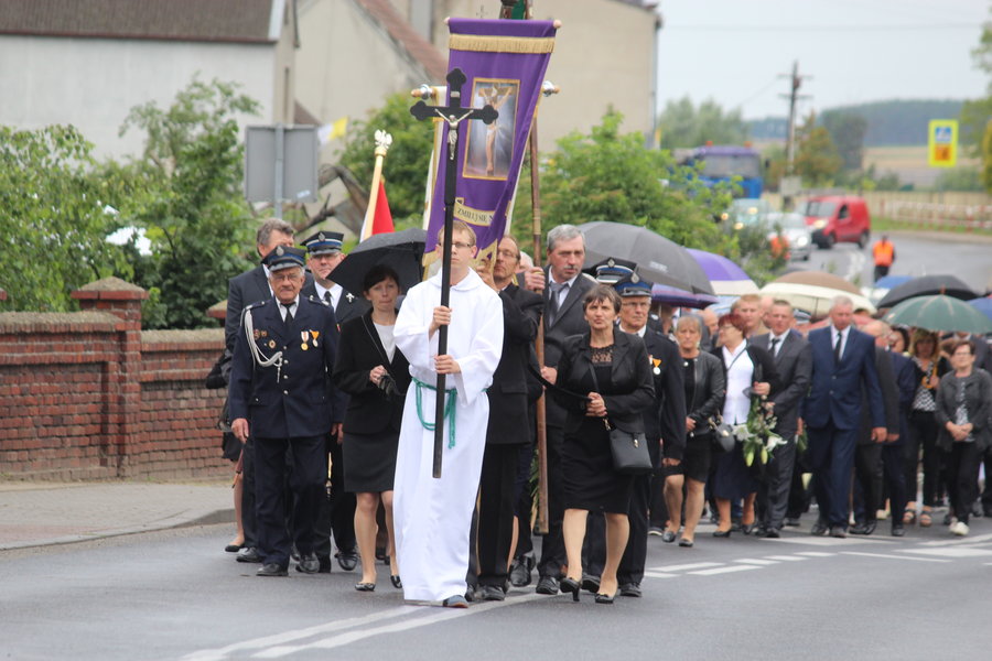 Tłumy żegnały księdza