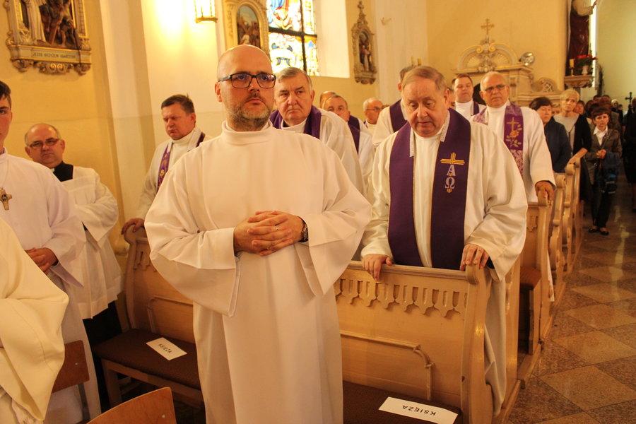 Tłumy żegnały księdza