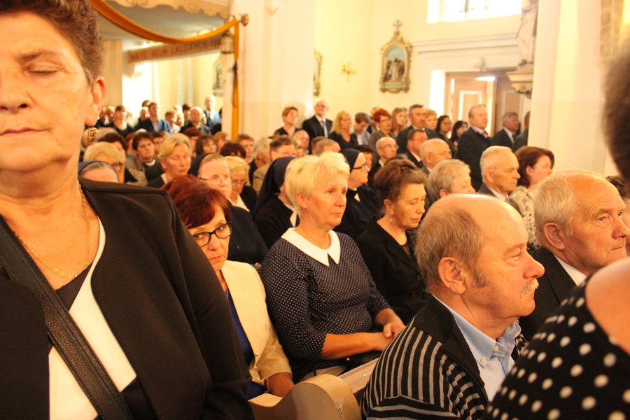 Tłumy żegnały księdza