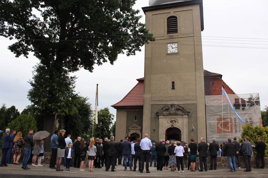 Tłumy żegnały księdza
